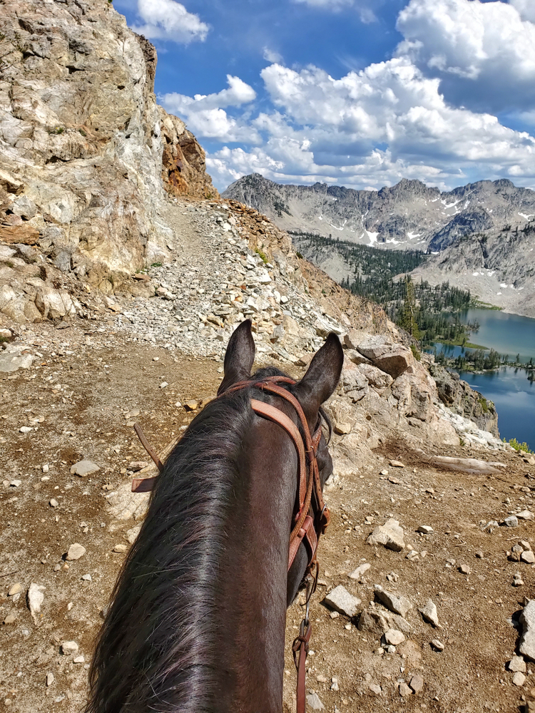 Mountain,Pass,Views,Between,Horse,Ears,With,Lake,Destination,Below